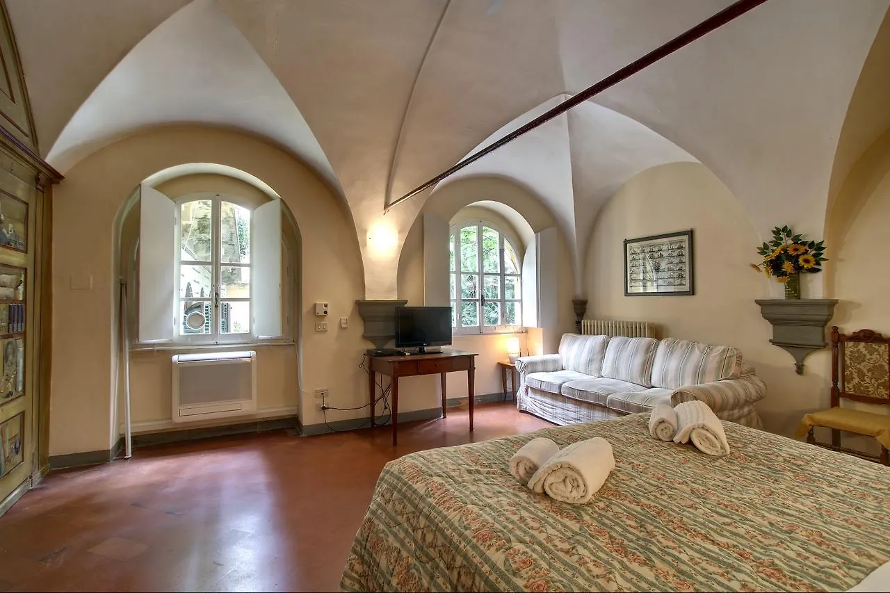 Ravel Apartment Near The Ponte Vecchio Firenze Italien